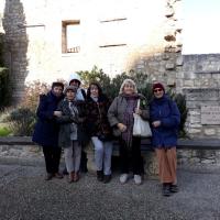 Petit Groupe au Baux de Provence autour d'Yvonne